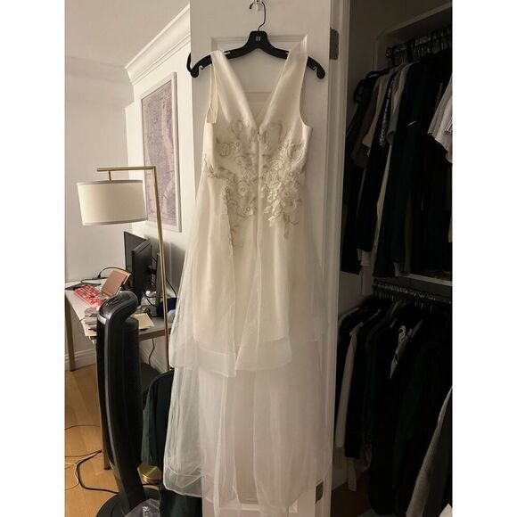 BCBGMAXAZRIA Embroidered Gown Bridal Maxi Dress size 4 - Picture 6 of 6
